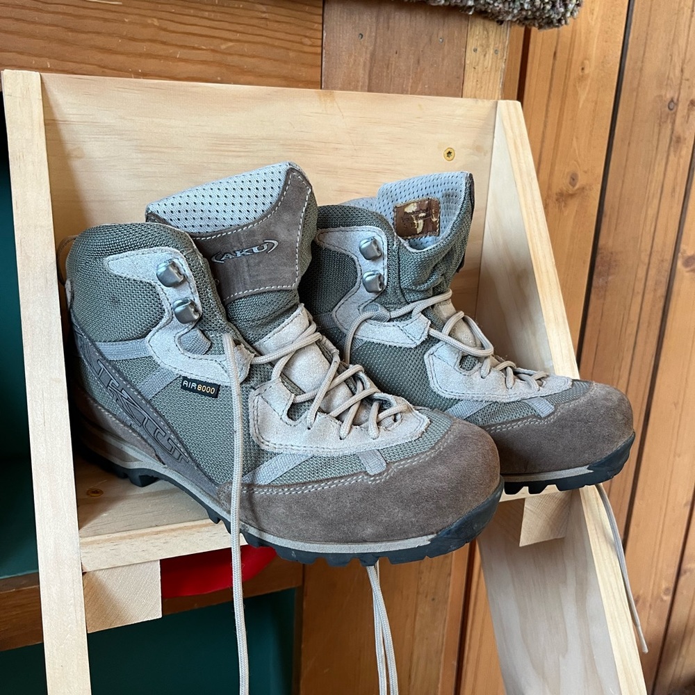 AKU Women’s Hiking Boots 🥾